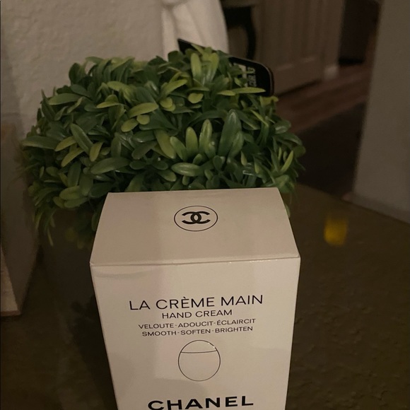 Chanel La Creme Main Hand Creme 50 ml 1.7 Fl. Oz - Picture 3 of 9